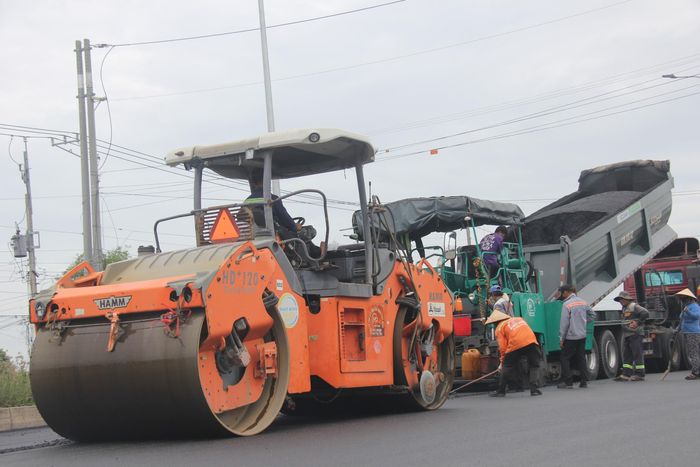 Đại diện Ban Quản lý dự án Đầu tư xây dựng công trình giao thông tỉnh Tây Ninh (chủ đầu tư) cho biết, đến nay nhà thầu đang triển khai các mũi thi công thảm nhựa mặt đường, hạng mục phụ trợ. Chủ đầu tư đang đốc thúc các nhà thầu phải tăng ca, kíp hoàn thành công trình vào cuối tháng 9 này, để thông xe phát huy hiệu quả dự án.
