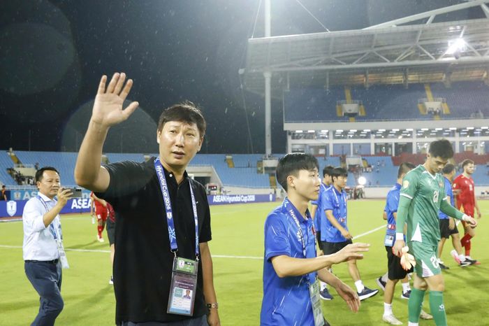HLV Kim Sang-sik có cơ hội cùng tuyển Việt Nam bảo vệ chức vô địch AFF Cup (Ảnh: Hoàng Linh).