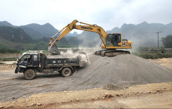 Thi công cuốn chiếu nhằm tận dụng tối đa mặt bằng được bàn giao, hạn chế thời gian chờ đợi của nhân lực, máy móc.