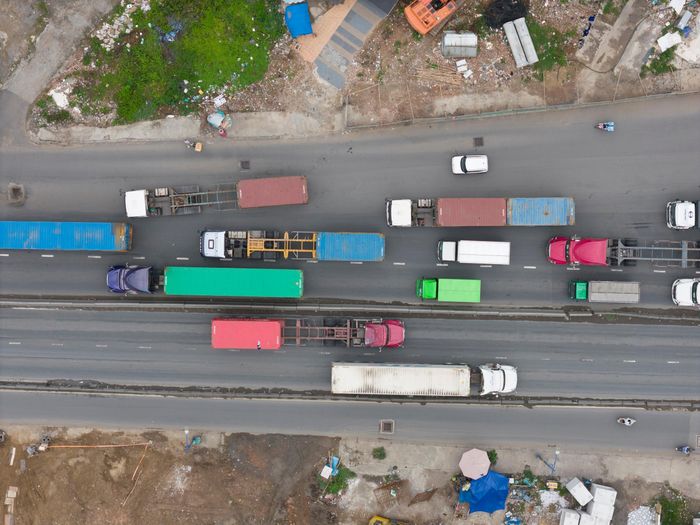 Trong thời gian các hạng mục tiếp tục được thi công, khu vực nút giao Mỹ Thủy vẫn có tình trạng ùn ứ giao thông vào một số thời điểm, nhất là giờ cao điểm, khi lượng xe container ra vào cảng Cát Lái tăng cao.