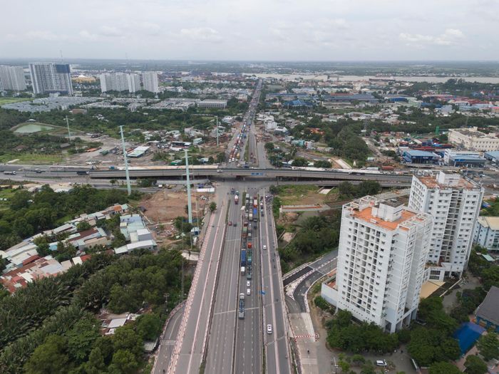 Hiện, nhiều hạng mục thuộc giai đoạn 1 và 2 đã hoàn thành, trong đó có cầu Mỹ Thủy 3, cầu vượt Vành đai 2 nhánh trái, cầu Kỳ Hà 3 nhánh trái và hầm chui rẽ trái từ Vành đai 2 vào cảng Cát Lái. Tuy nhiên, một số hạng mục thuộc giai đoạn 3 vẫn còn dang dở.