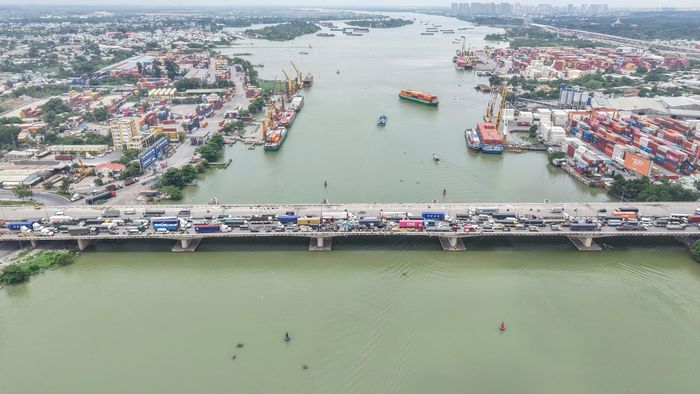Toàn cảnh cầu Đồng Nai.
