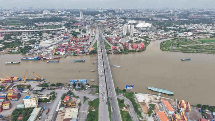 Hiện tại, cầu Đồng Nai cũ đang được sửa chữa.