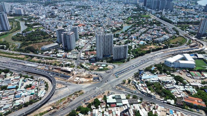 TP.HCM ưu tiên đầu tư, hoàn thiện hệ thống hạ tầng giao thông kết nối vùng.