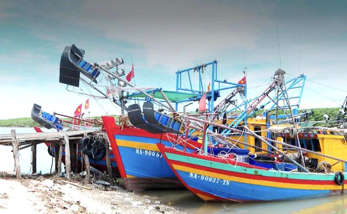 Cảng cá Quỳnh Phương, phường Quỳnh Mai (Nghệ An), tình trạng luồng lạch bồi lắng cũng ảnh hưởng đến việc ra, vào của tàu cá mỗi khi vào tránh trú bão.