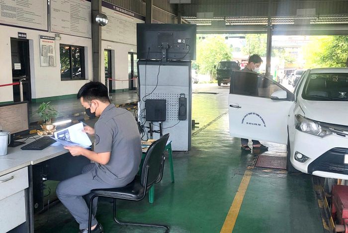 Cơ sở đăng kiểm 8802D - Phú Thọ thực hiện quy trình đăng kiểm nhanh, đúng quy trình giúp giảm thời gian chờ đợi cho khách hàng.