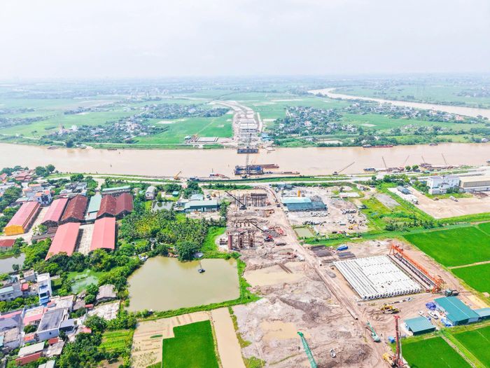 Hiện nay sau 10 tháng thi công, cầu vượt sông Trà Lý đã hoàn thành hơn 40% khối lượng, dự kiến cầu sẽ được hợp long vào tháng 4/2027, cơ bản hoàn thành tháng 10/2027.
