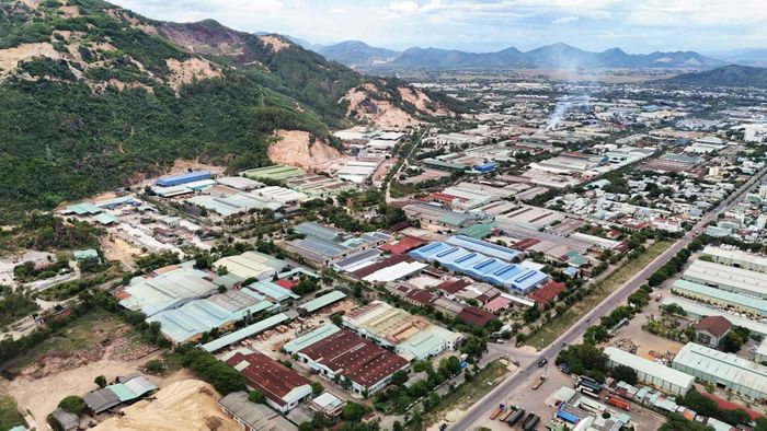 Gia Lai đang tăng tốc triển khai các dự án trong khu kinh tế, khu công nghiệp, đồng thời siết chặt trách nhiệm đối với những dự án chậm tiến độ, nhằm biến quỹ đất công nghiệp thành nguồn lực thực chất cho tăng trưởng, tạo việc làm và phát triển theo hướng xanh, bền vững.