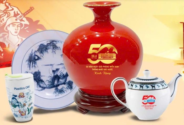 Hình ảnh về các sản phẩm gốm sứ được chế tác để làm quà tặng