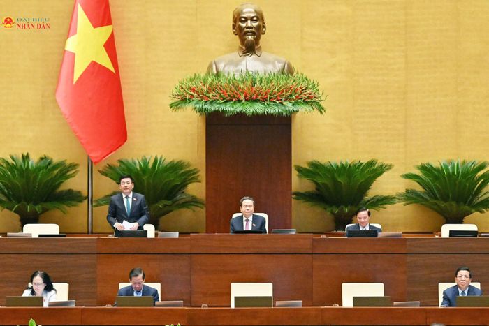 Chủ tịch Quốc hội Trần Thanh Mẫn chủ trì phiên họp, Phó Chủ tịch Quốc hội Nguyễn Hồng Diên điều hành nội dung phiên họp. Ảnh: Quang Khánh