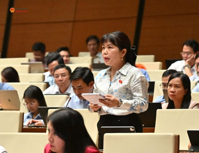 ĐBQH Nguyễn Thị Thu Hà (Quảng Ninh) phát biểu. Ảnh: Quang Khánh