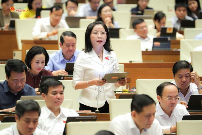 ĐBQH Nguyễn Thị Thu Nguyệt (Đắk Lắk) phát biểu. Ảnh: Hồ Long
