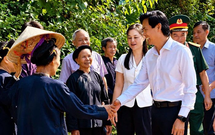 Bí thư Tỉnh ủy Lạng Sơn Hoàng Quốc Khánh thăm người dân sinh sống tại khu dân cư Lân Nóng