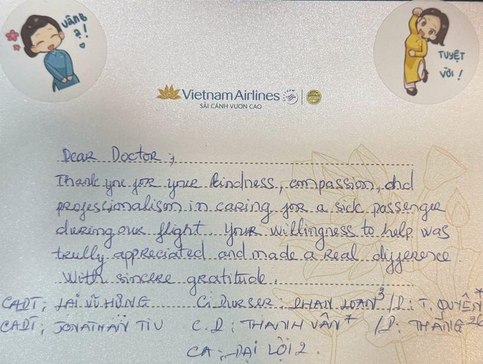 Thư cảm ơn của phi hành đoàn trên chuyến bay Vietnam Airlines đến bác sĩ Đỗ Tiến Hải. Ảnh: BVCC