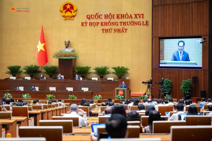 Bộ trưởng Bộ Nông nghiệp và Môi trường Trịnh Việt Hùng phát biểu giải trình, làm rõ một số vấn đề đại biểu Quốc hội nêu. Ảnh: Phạm Thắng