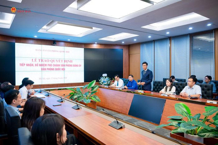 Phó Chánh Văn phòng Đảng ủy Văn phòng Quốc hội Phan Huy Thành phát biểu