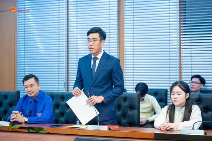 Phó Chánh Văn phòng Đảng ủy Văn phòng Quốc hội Phan Huy Thành phát biểu