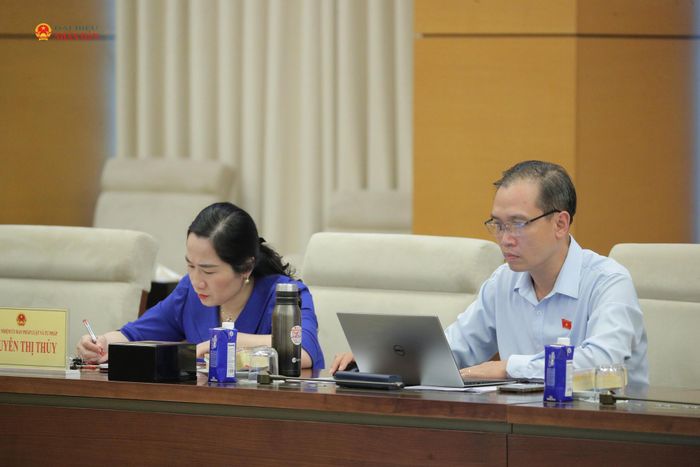 Các đại biểu dự phiên họp