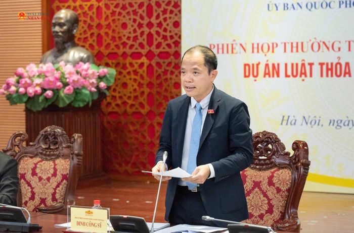 Phó Chủ nhiệm Ủy ban Quốc phòng, An ninh và Đối ngoại Đinh Công Sỹ phát biểu