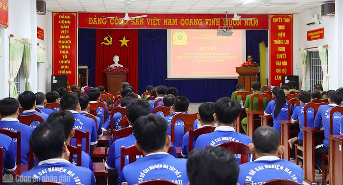Cơ sở cai nghiện ma túy số 2 Công an tỉnh Cà Mau tổ chức tuyên truyền, phổ biến chính sách tín dụng của Thủ tướng Chính phủ đối với người sau cai nghiện.