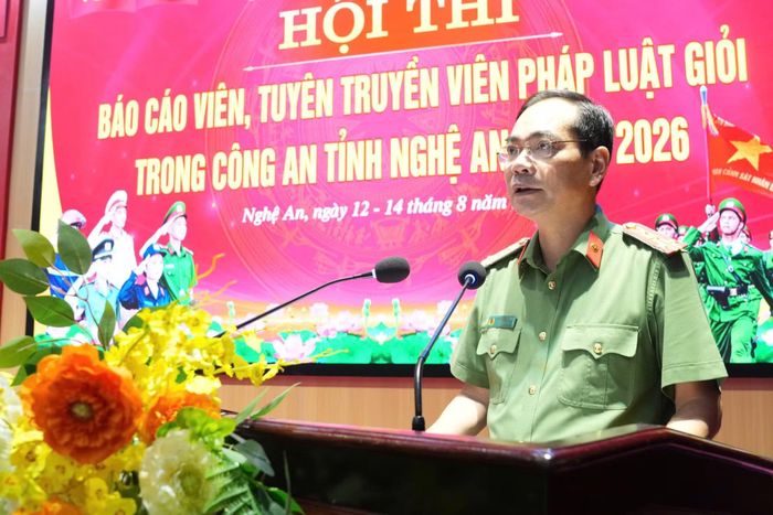 Đại tá Phạm Hữu Trường, Phó Giám đốc Công an tỉnh phát biểu khai mạc hội thi.