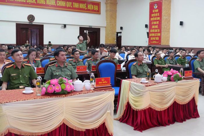 Các đại biểu tham dự lễ khai mạc hội thi.