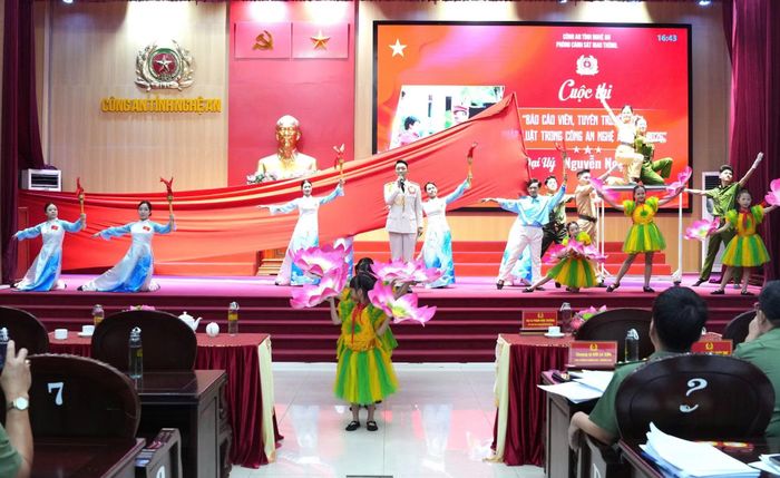 Một tiết mục trong phần dự thi của Phòng Cảnh sát giao thông.