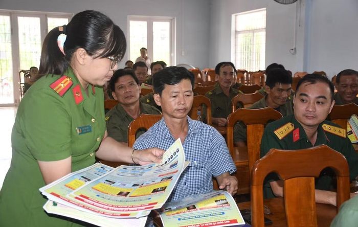 Lực lượng Công an tăng cường công tác tuyên truyền, huy động sự vào cuộc của cả hệ thống chính trị trong công tác quản lý, vận động thu hồi VK, VLN, CCHT và pháo.
