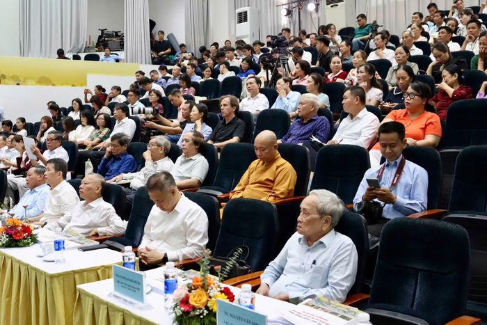 Hội thảo có sự tham gia của đông đảo các nhà quản lý, chuyên gia, nhà khoa học.