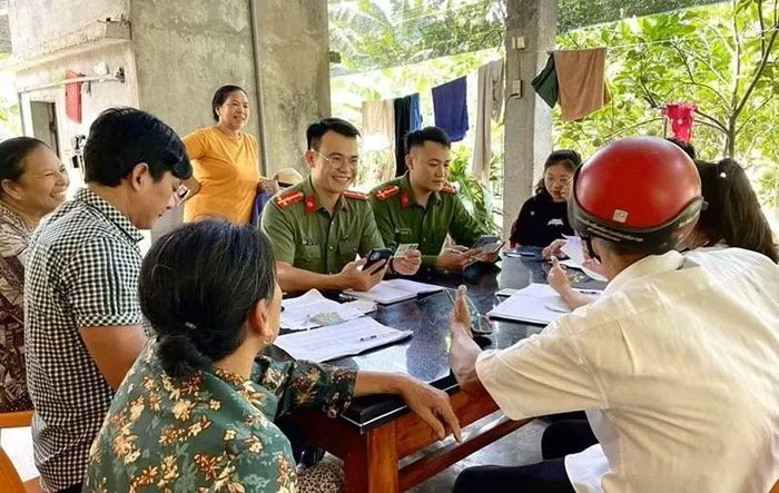 Công an các đơn vị, địa phương đang hướng về cơ sở để phục vụ người dân chuyển đổi số.