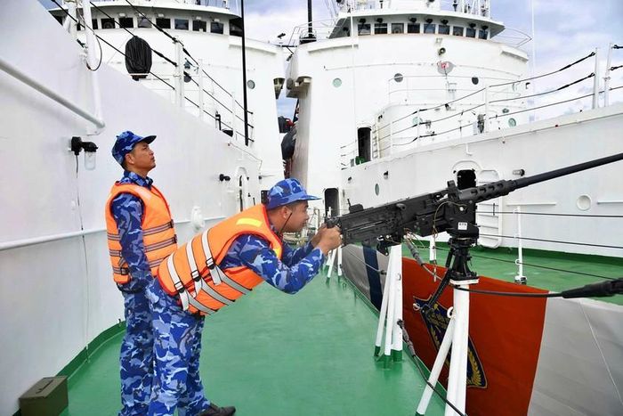 Thực hành phần thi xử lý tình huống trong Hội thao huấn luyện tàu.
