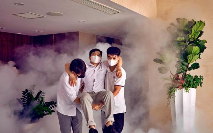 Diễn tập tình huống cán bộ nhân viên thoát nạn khi có sự cố cháy nổ.