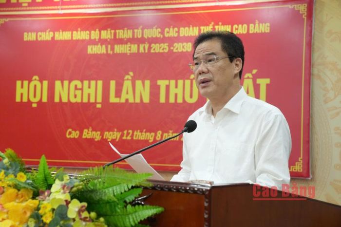 Đồng chí Vũ Hồng Quang, Phó Bí thư Tỉnh ủy, Bí thư Đảng ủy, Chủ tịch Ủy ban MTTQ Việt Nam tỉnh phát biểu tại hội nghị.