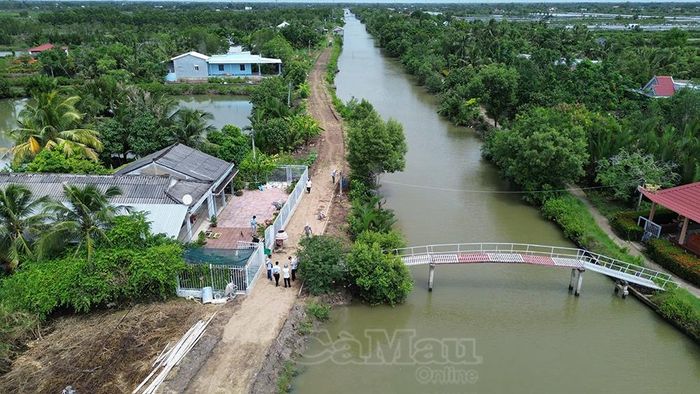 Tuyến giao thông kênh Hội Đồng Ninh có quy mô ngang 3 m, chiều dài toàn tuyến 1.400 m.
