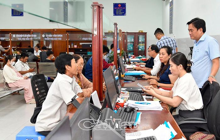 Trung tâm Phục vụ hành chính công phường An Xuyên thực hiện hiệu quả mô hình “4 tại chỗ”, với phương châm "còn dân chờ, còn khách đến thì cán bộ còn làm việc".