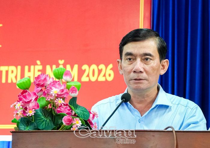 Tiến sĩ Lê Hoàng Dự, Phó Giám đốc Sở GD&ĐT, phát biểu khai mạc Hội nghị bồi dưỡng, tập huấn lý luận chính trị hè năm 2026.