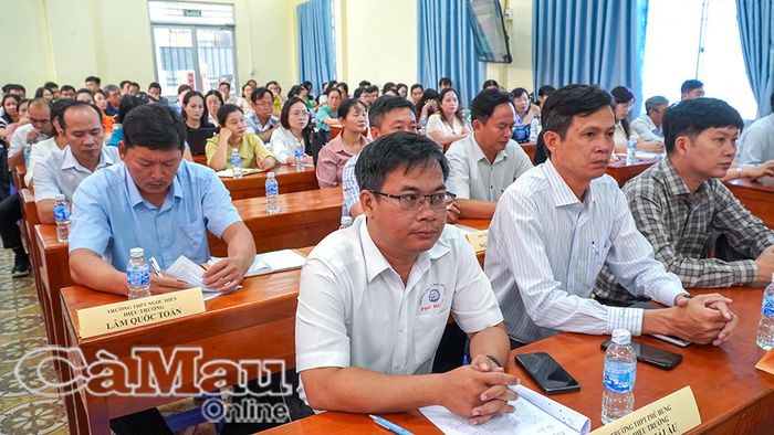 Các chuyên đề bồi dưỡng gắn lý luận với thực tiễn công tác giáo dục, đáp ứng yêu cầu trong giai đoạn mới.