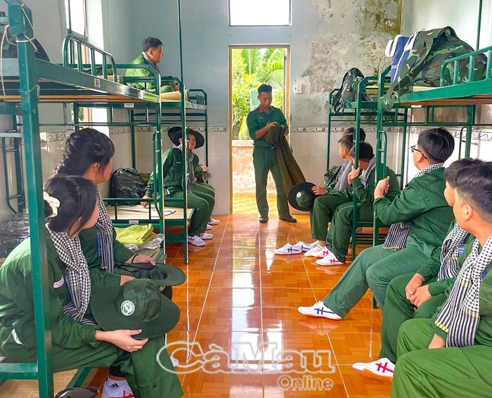 Ngay sau lễ khai mạc, 82 “chiến sĩ nhí” được biên chế về các tiểu đội, trung đội, sắp xếp nơi ăn, ở và quân tư trang, chính thức bước vào 7 ngày học tập, rèn luyện trong môi trường quân đội.