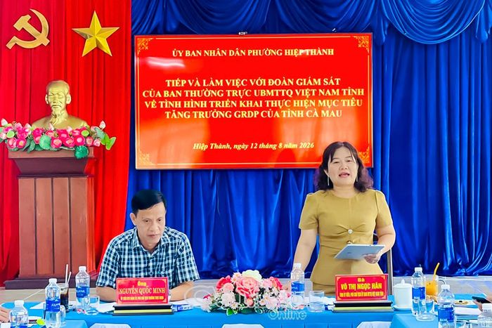 Phó Chủ tịch Uỷ ban MTTQ Việt Nam tỉnh Cà Mau Võ Thị Ngọc Hân phát biểu tại buổi làm việc.