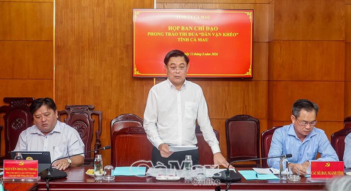 Phó Trưởng ban Tuyên giáo và Dân vận Tỉnh uỷ Phạm Minh Luyến thông qua các dự thảo.
