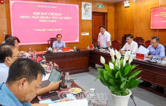 Đồng chí Nguyễn Hoàng Thoại, Phó Chủ tịch Uỷ ban MTTQ Việt Nam tỉnh Cà Mau, Chủ tịch Hội Nông dân tỉnh, đề xuất giải pháp thực hiện phong trào “Dân vận khéo”.