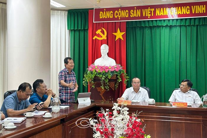 Đồng chí Ngô Minh Toàn, Phó Giám đốc Thường trực Báo và PTTH Cà Mau, phát biểu tại buổi làm việc.