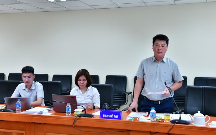 Chủ nhiệm Đề tài phát biểu.