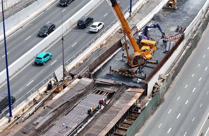 Công trường dự án nút giao thông An Phú ở cửa ngõ phía Đông Thành phố Hồ Chí Minh. Ảnh: TTXVN