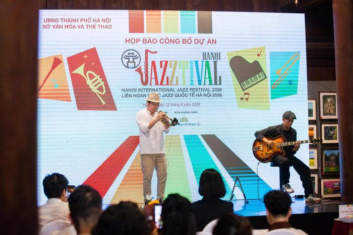 Tiết mục biểu diễn nhạc Jazz tại họp báo công bố Hanoi Jazztival 2026, chiều 12/8 tại Hà Nội. Ảnh: BTC