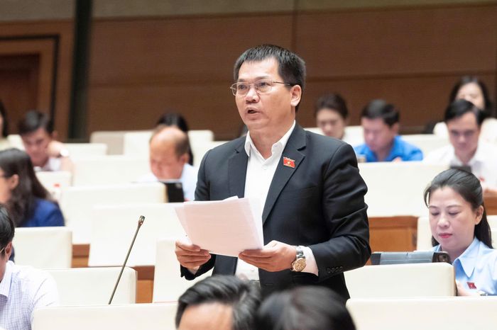 Đại biểu Dương Khắc Mai phát biểu thảo luận. Ảnh: VPQH