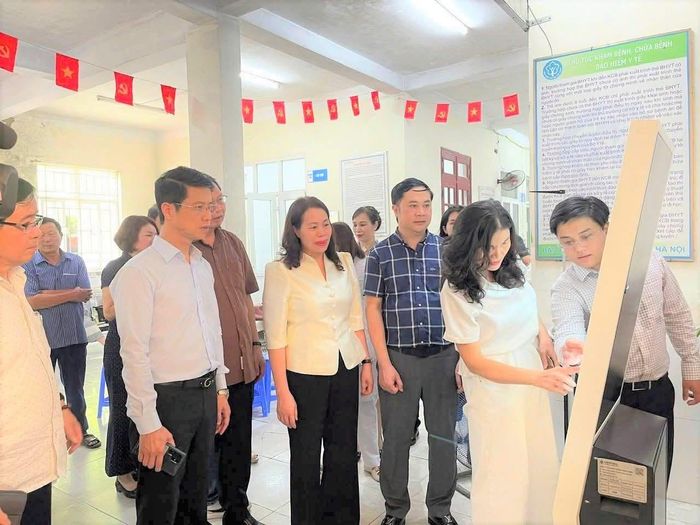 Mô hình Trạm Y tế thông mình góp phần đẩy mạnh chuyển đổi số, đổi mới phương thức quản lý, phương thức phục vụ người dân và nâng cao chất lượng hoạt động y tế cơ sở. Ảnh: Trạm Y tế phường Cầu Giấy