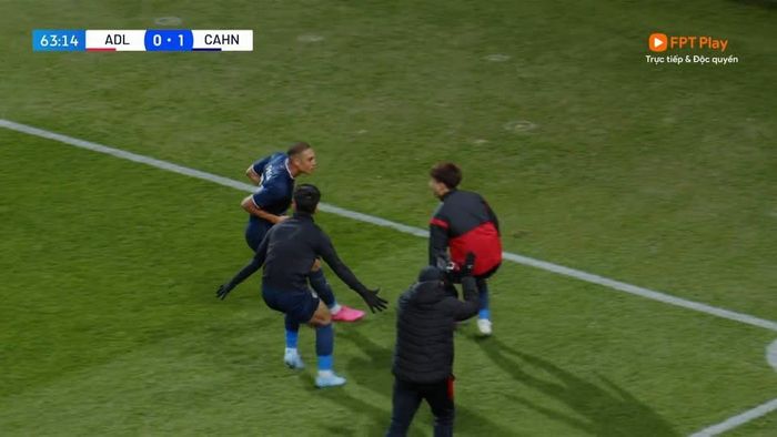David Henen tỏa sáng với cú đúp ở phút 64