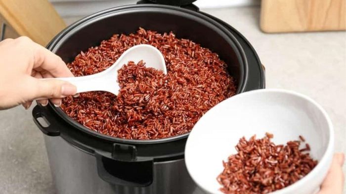 Người bị tiểu đường nên ăn cơm gạo lứt, gạo nguyên cám. Ảnh minh họa.