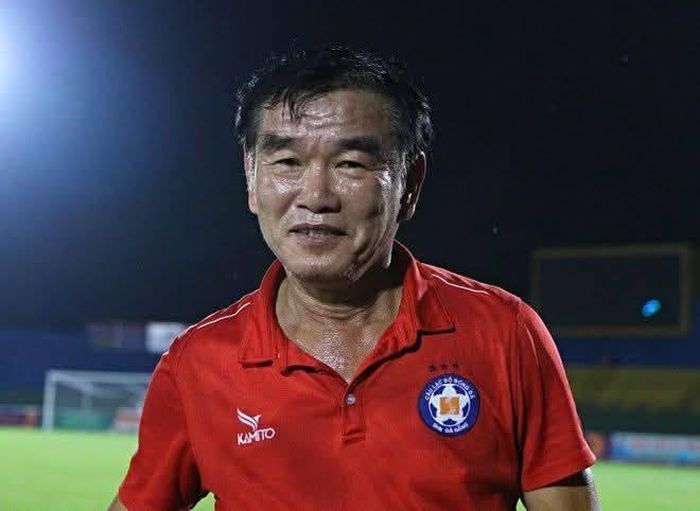 HLV Phan Thanh Hùng đã để lại nhiều dấu ấn cho bóng đá nước nhà